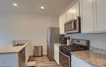 330 Maple Run Dr in York, PA - Building Photo - Building Photo