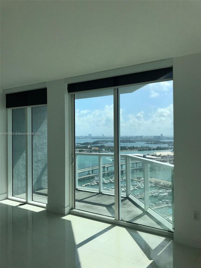 244 Biscayne Blvd, Unit 2103 in Miami, FL - Building Photo - Building Photo