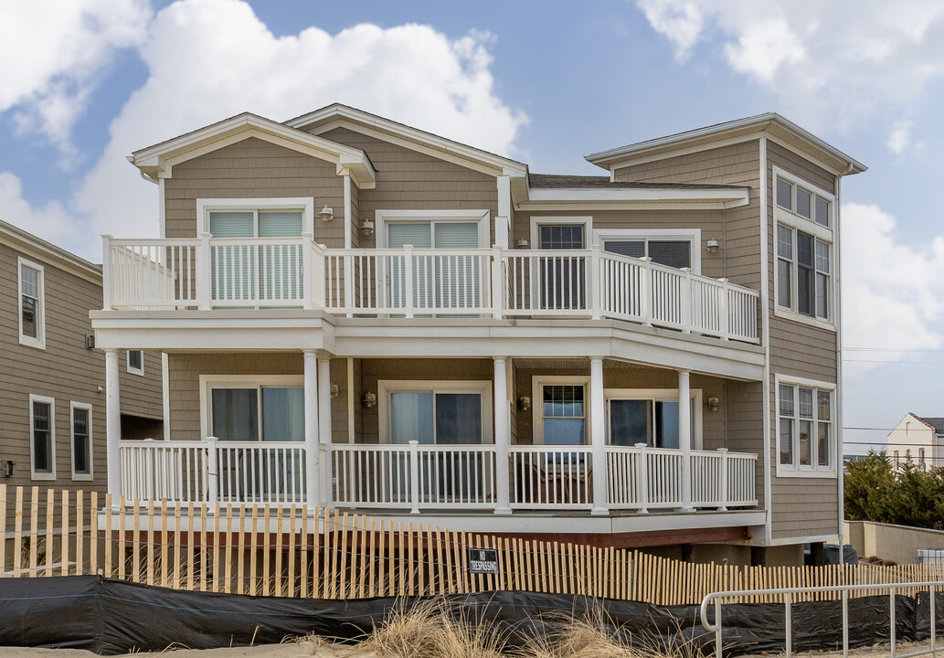 209 Beachfront in Manasquan, NJ - Foto de edificio