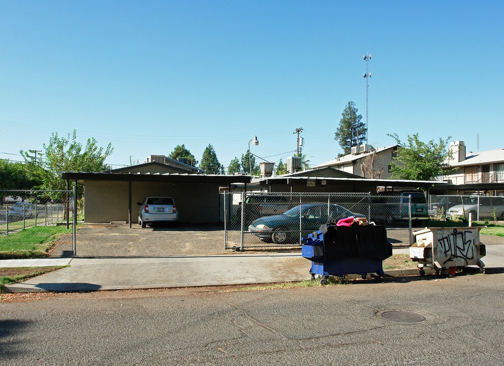 3335 N Pleasant Ave in Fresno, CA - Foto de edificio