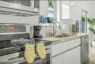 3427 Frow Ave in Miami, FL - Foto de edificio - Building Photo