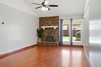 6604 Betty Dr in Watauga, TX - Foto de edificio - Building Photo