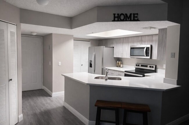 5065 Wiles Rd in Coconut Creek, FL - Foto de edificio - Building Photo