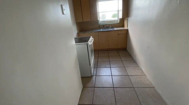 3599 NW 23rd Ave, Unit APT 1 in Miami, FL - Foto de edificio - Building Photo