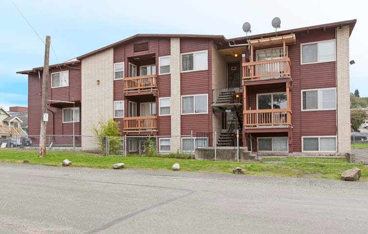 Byron Apartments in Seattle, WA - Building Photo