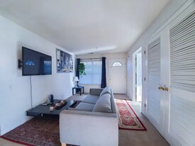 889 Green St in Woodbridge Township, NJ - Building Photo