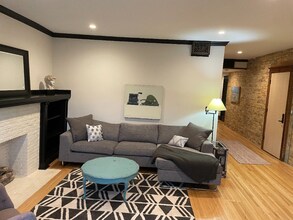 1126 W Morse Ave, Unit 2W in Chicago, IL - Building Photo - Building Photo