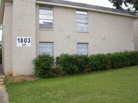 1803 Roman Rd in Grand Prairie, TX - Building Photo
