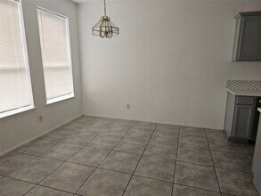 7023 Greenspoint Dr in Arlington, TX - Building Photo - Building Photo