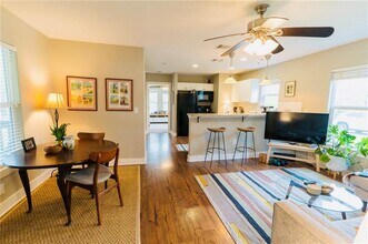 1501 Justin Ln in Austin, TX - Building Photo - Building Photo