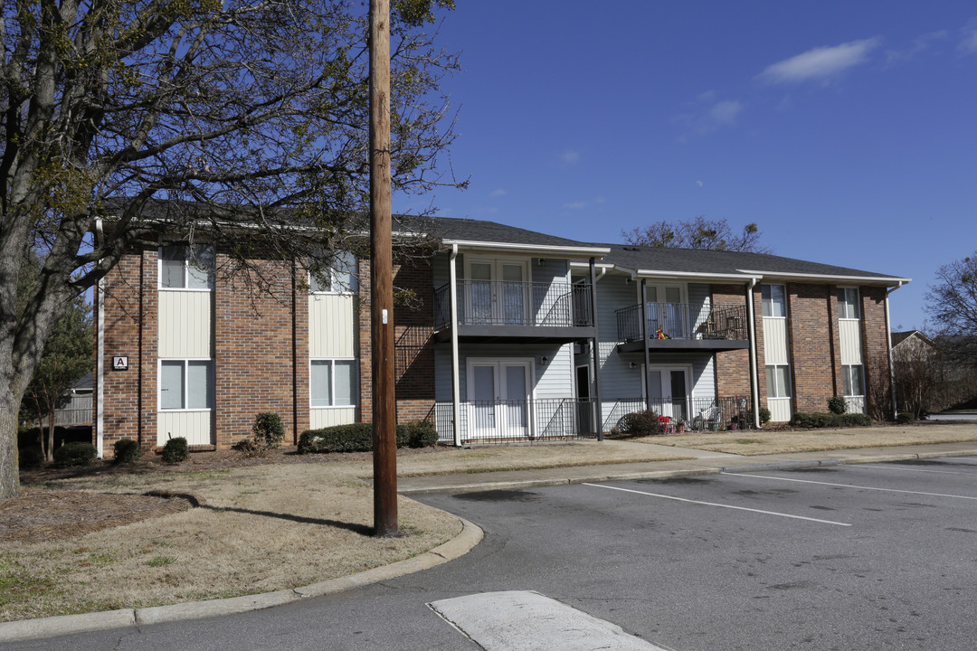 Woodcreek Apartments in Simpsonville, SC - Building Photo