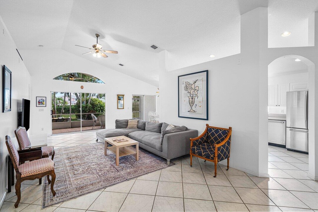 1643 Oak Berry Cir in Wellington, FL - Foto de edificio