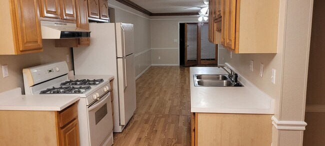 16 Dogwood Dr in Salem, IL - Building Photo - Building Photo