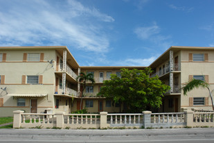 6487 W Flagler St in Miami, FL - Foto de edificio - Building Photo