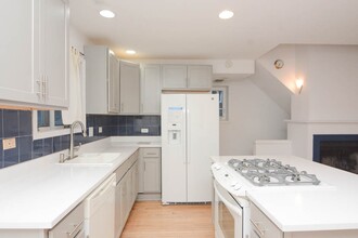849 W Fletcher St, Unit J06P in Chicago, IL - Building Photo - Building Photo