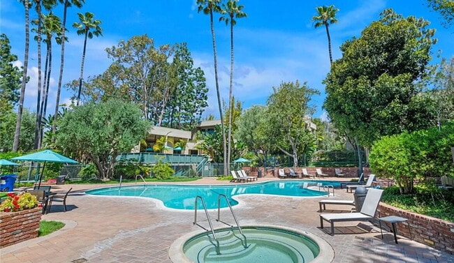 564 N Bellflower Blvd in Long Beach, CA - Building Photo - Building Photo