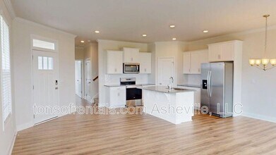 545 Wheatfield Rd in Fletcher, NC - Building Photo - Building Photo