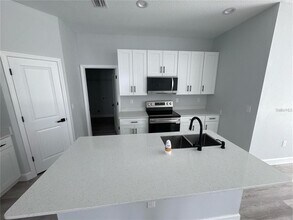 104 Australian Dr in Rotonda West, FL - Foto de edificio - Building Photo