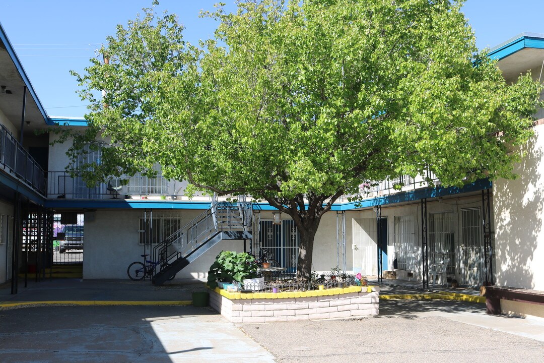 2121 Gold Ave SE in Albuquerque, NM - Building Photo
