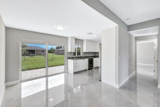 23 NE 16th Pl in Cape Coral, FL - Building Photo - Building Photo