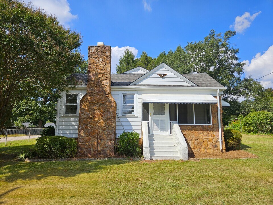 401 Rogers Ave in Greenville, SC - Building Photo