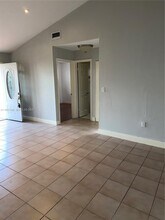 8712 NW 108th Ln in Hialeah Gardens, FL - Building Photo - Building Photo