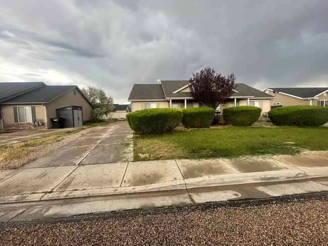 4227 W 75 N in Cedar City, UT - Foto de edificio - Building Photo