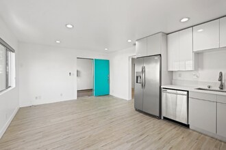 249 S Coronado St in Los Angeles, CA - Foto de edificio - Building Photo