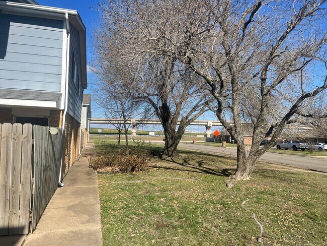 1807 Treehouse Trail in College Station, TX - Building Photo - Building Photo