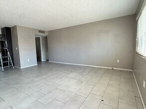 8122 N 33rd Ave in Phoenix, AZ - Building Photo - Building Photo