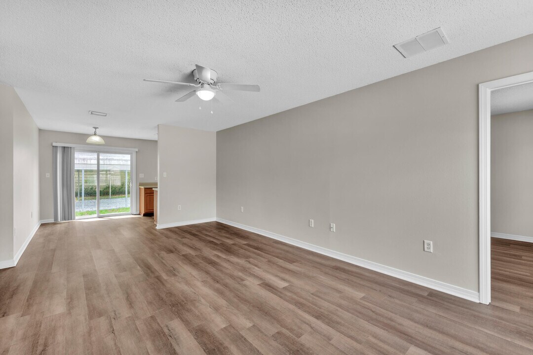 6042 Queen St in Milton, FL - Building Photo