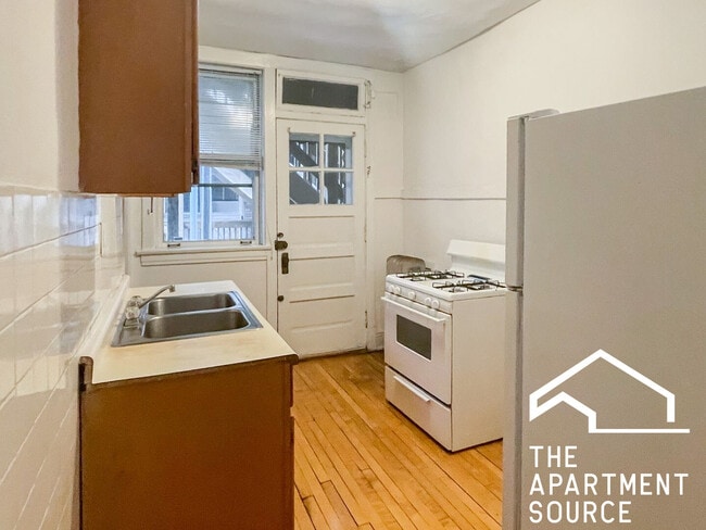 property at 5057 N Damen Ave