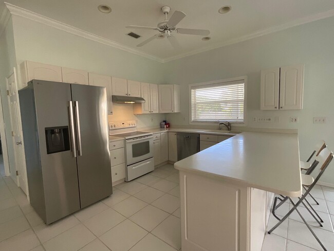 9063 SE Adonis St in Hobe Sound, FL - Building Photo - Building Photo