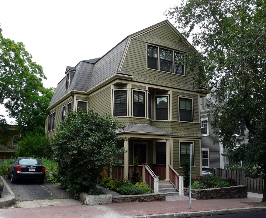 85 Upland Rd in Cambridge, MA - Foto de edificio