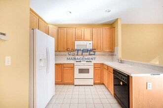 14 Sand Hill Ct in Jamesburg, NJ - Building Photo - Building Photo