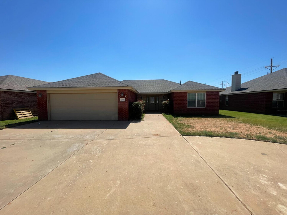 6909 9th St in Lubbock, TX - Building Photo