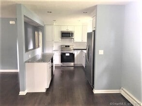 4 Oriole Dr in Norwalk, CT - Building Photo - Building Photo