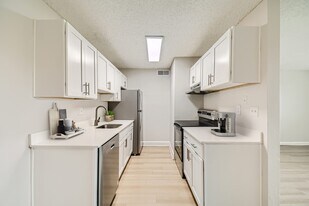Aurora Meadows in Aurora, CO - Building Photo