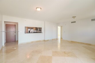 31 SE 5th St, Unit 1801 in Miami, FL - Foto de edificio - Building Photo