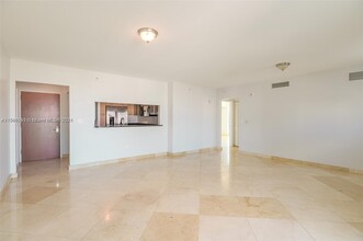 31 SE 5th St, Unit 1801 in Miami, FL - Building Photo - Building Photo