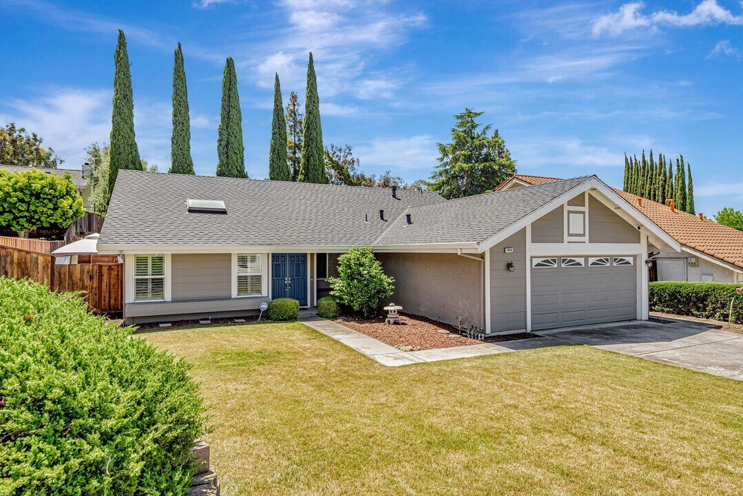 3468 Clover Oak Dr in San Jose, CA - Building Photo