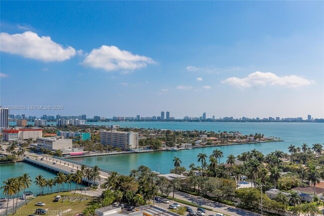 7900 Harbor Island Dr in Miami Beach, FL - Building Photo - Building Photo