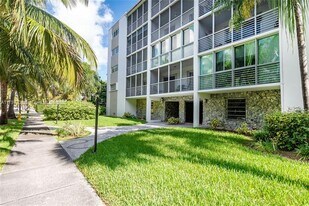 301 Sunrise Dr, Unit 4AE in Key Biscayne, FL - Building Photo