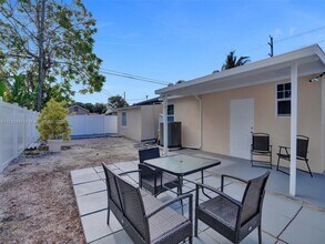 12031 NW 5th Ave-Unit -2 in Miami, FL - Building Photo - Building Photo