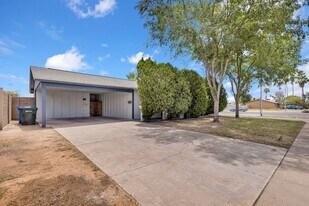 13811 N 37th Way in Phoenix, AZ - Building Photo