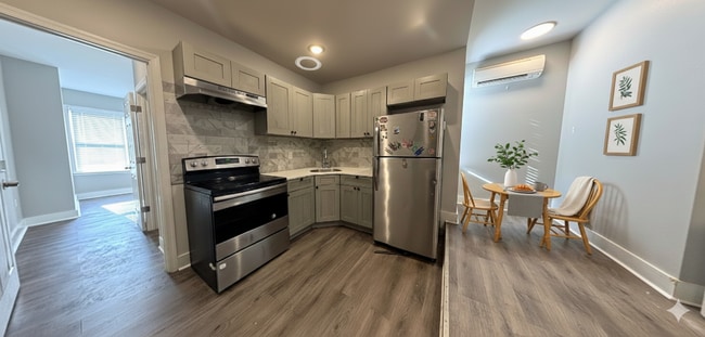 property at 1238 W Huntingdon St