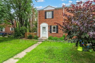 2236 Farrington Ave in Alexandria, VA - Building Photo - Building Photo