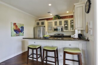 120 Angela St-Unit -Apt 202 in Key West, FL - Foto de edificio - Building Photo