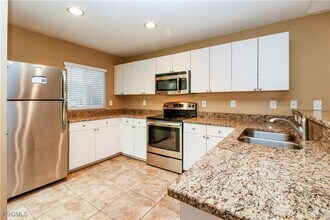 3016 SW 6th Ave in Cape Coral, FL - Foto de edificio - Building Photo