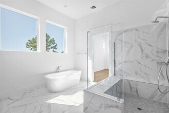 9855 Mocking Bird Hill Ln in Houston, TX - Building Photo - Building Photo